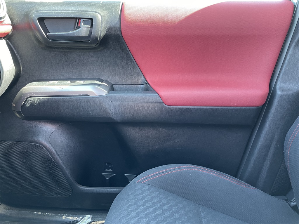 2022 Toyota Tacoma SR5 photo 16