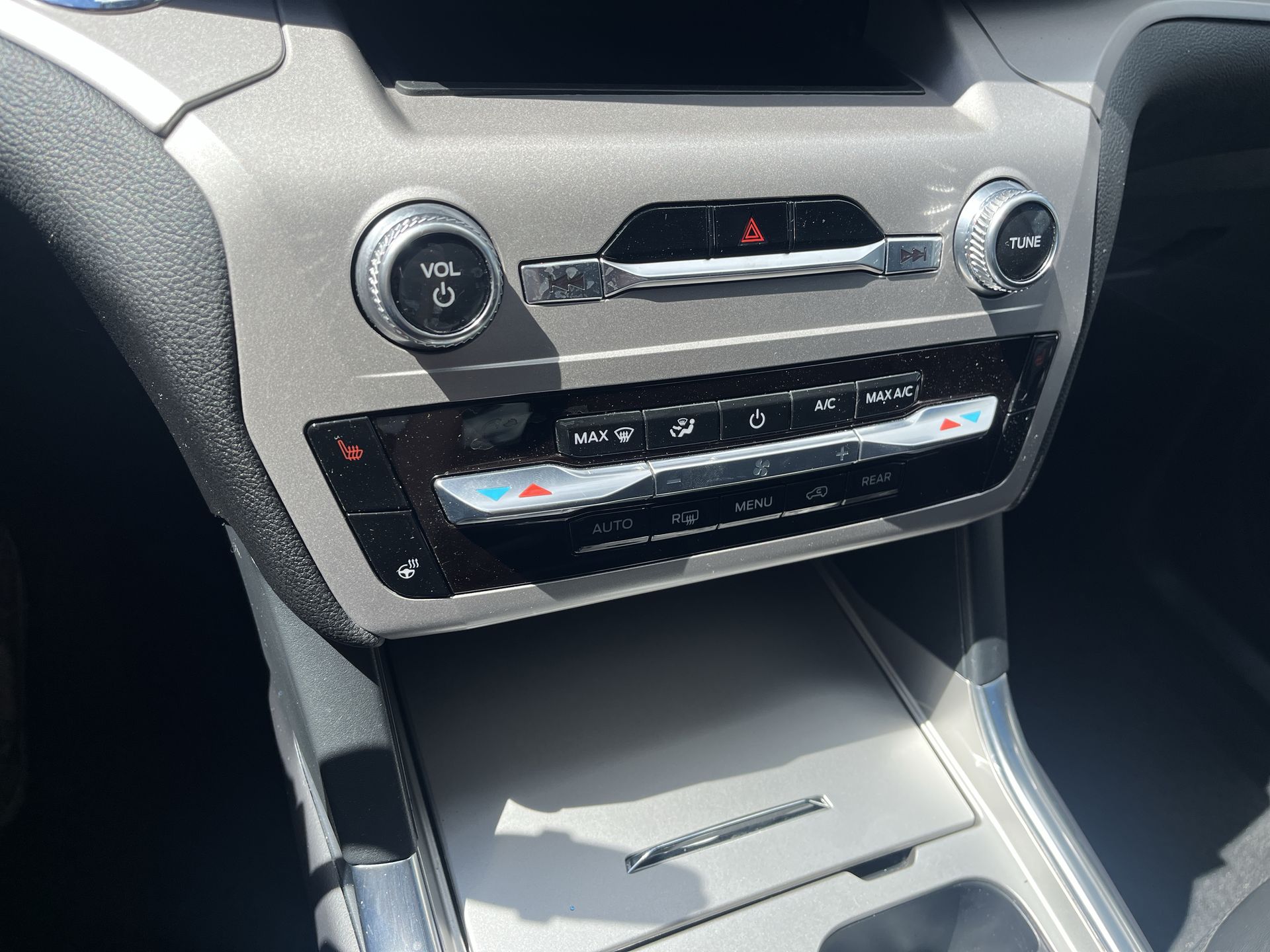 2023 Ford Explorer XLT photo 10