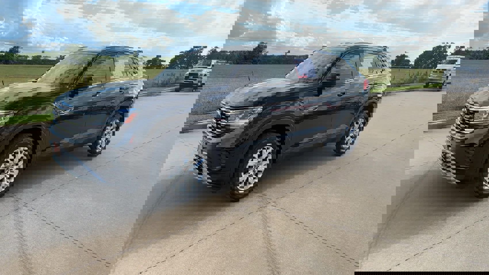 2020 Volkswagen Atlas Cross Sport photo 2