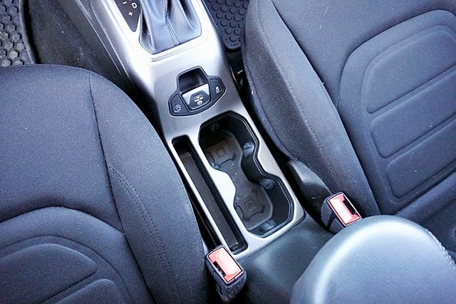 Certified Used 2022 White Jeep Latitude image 30