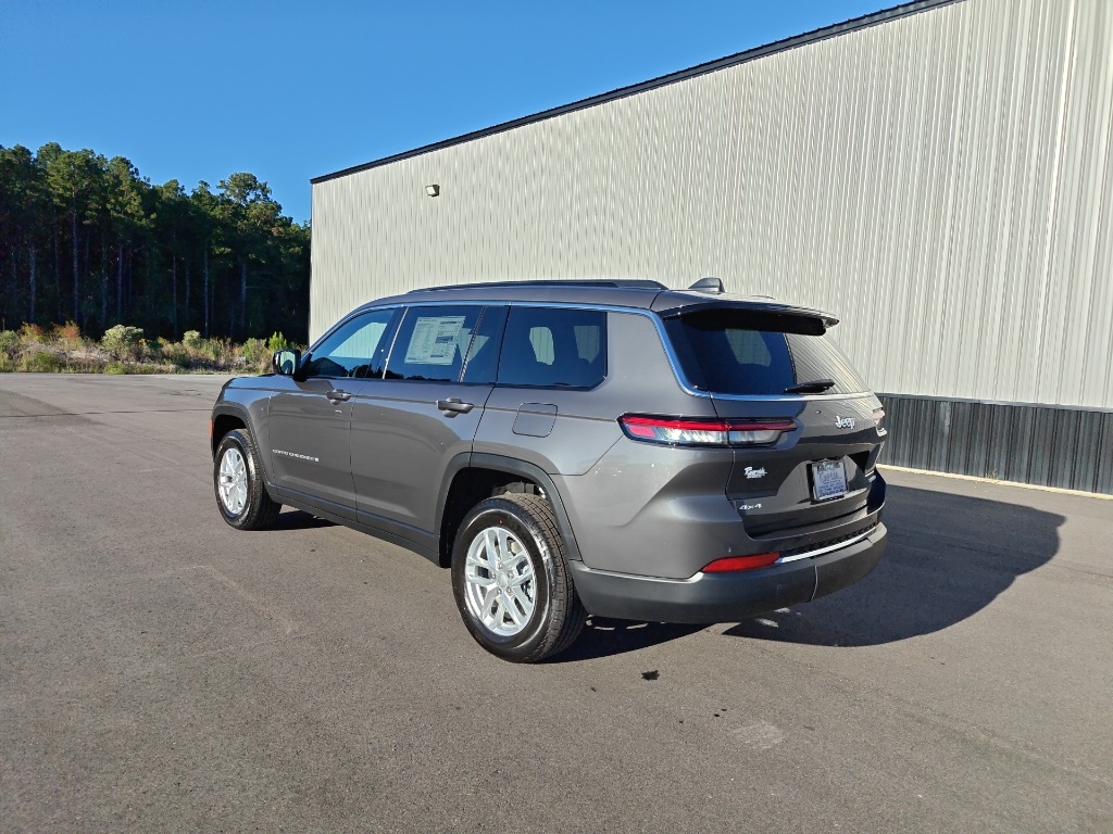2025 Jeep Grand Cherokee Laredo photo 4
