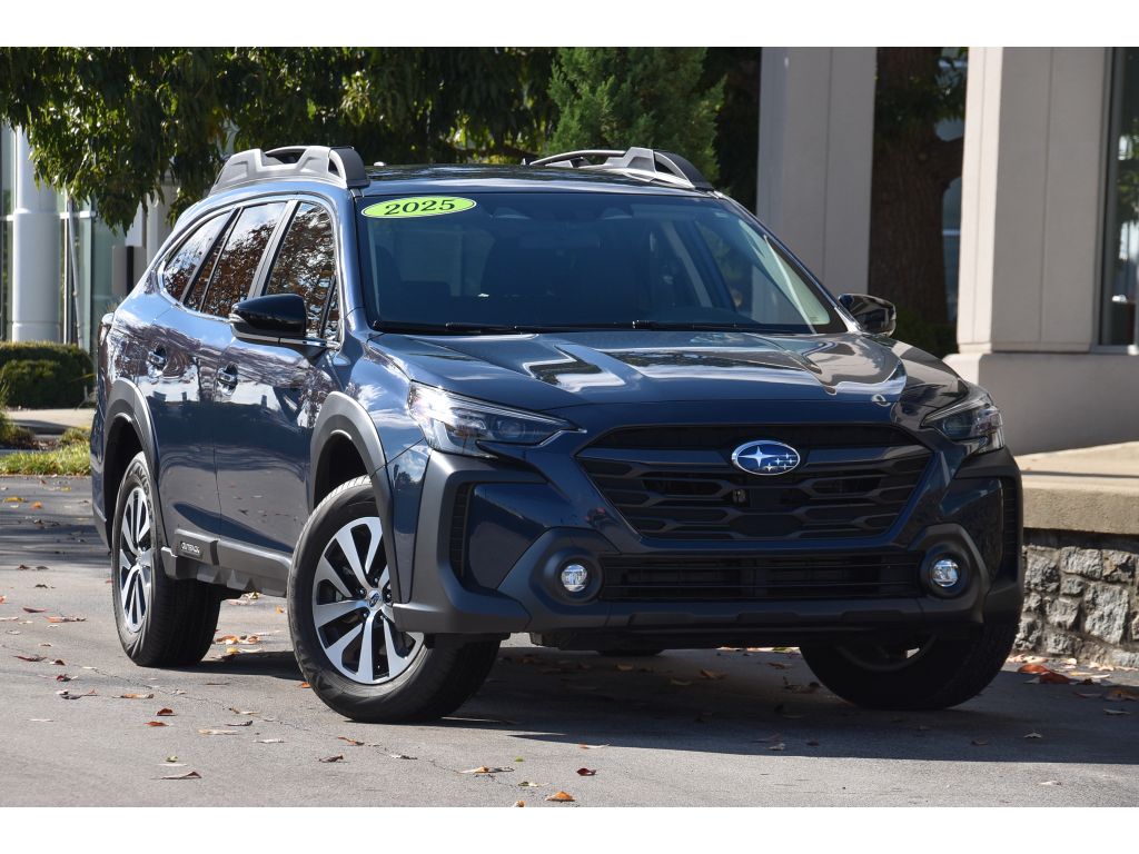 2025 Subaru Outback Premium's photo