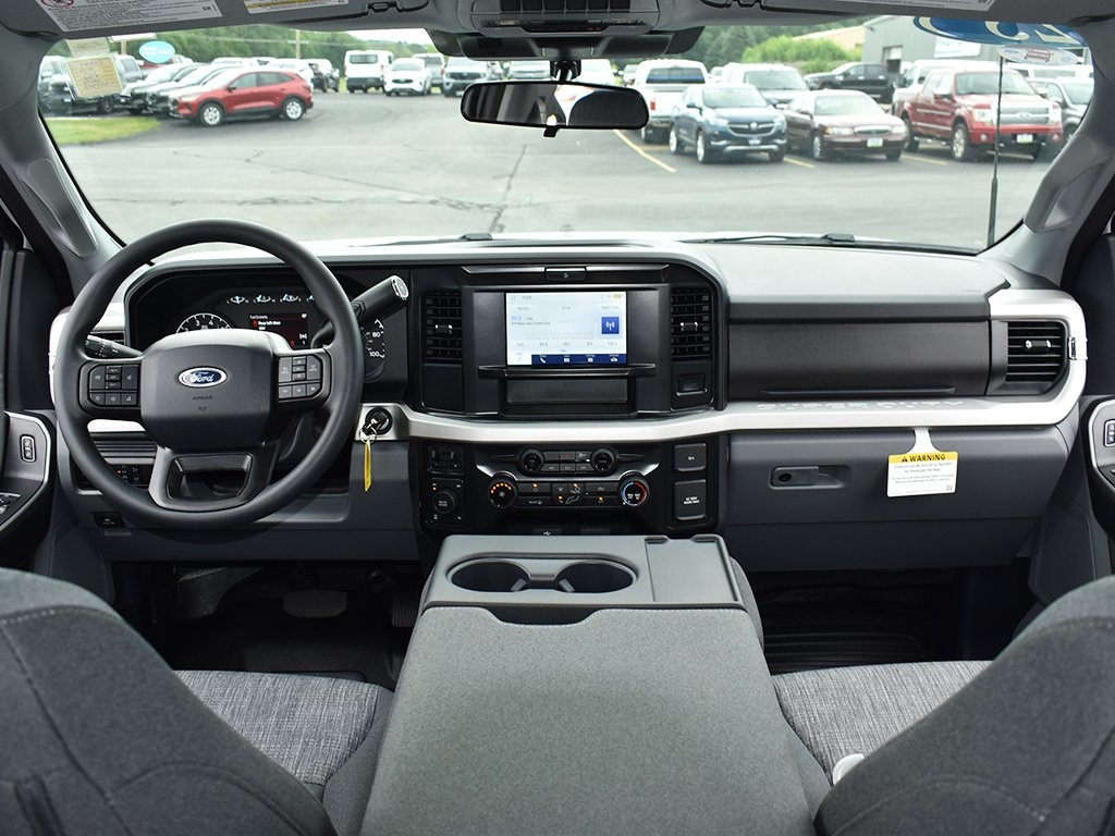 2025 Ford F-250 XLT photo 4