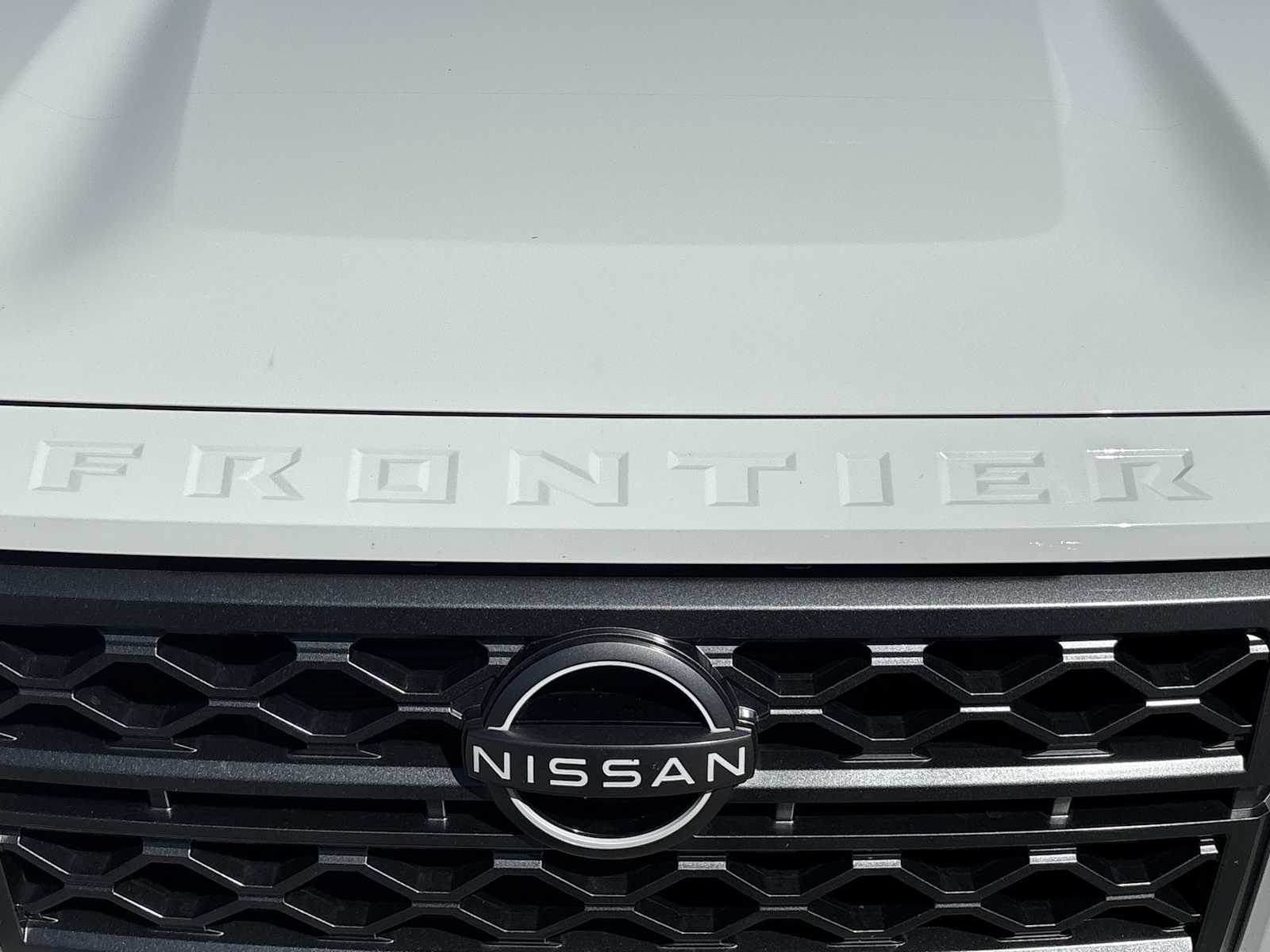 2022 Nissan Frontier SV photo 8