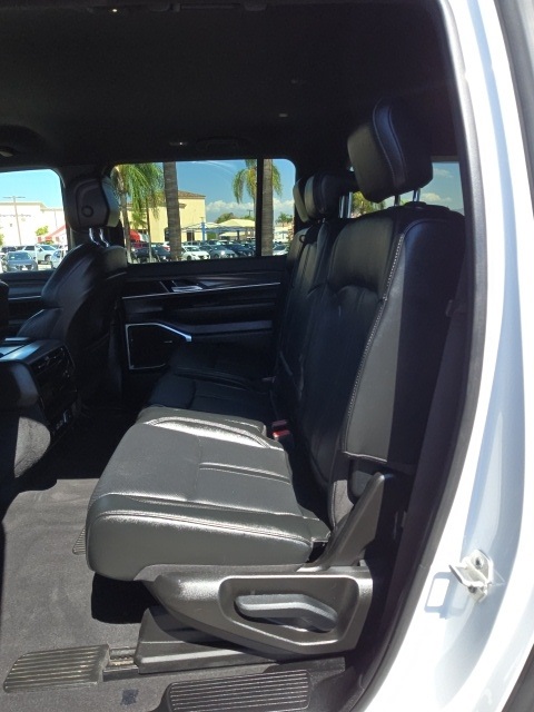 2023 Jeep Wagoneer L Series II photo 28