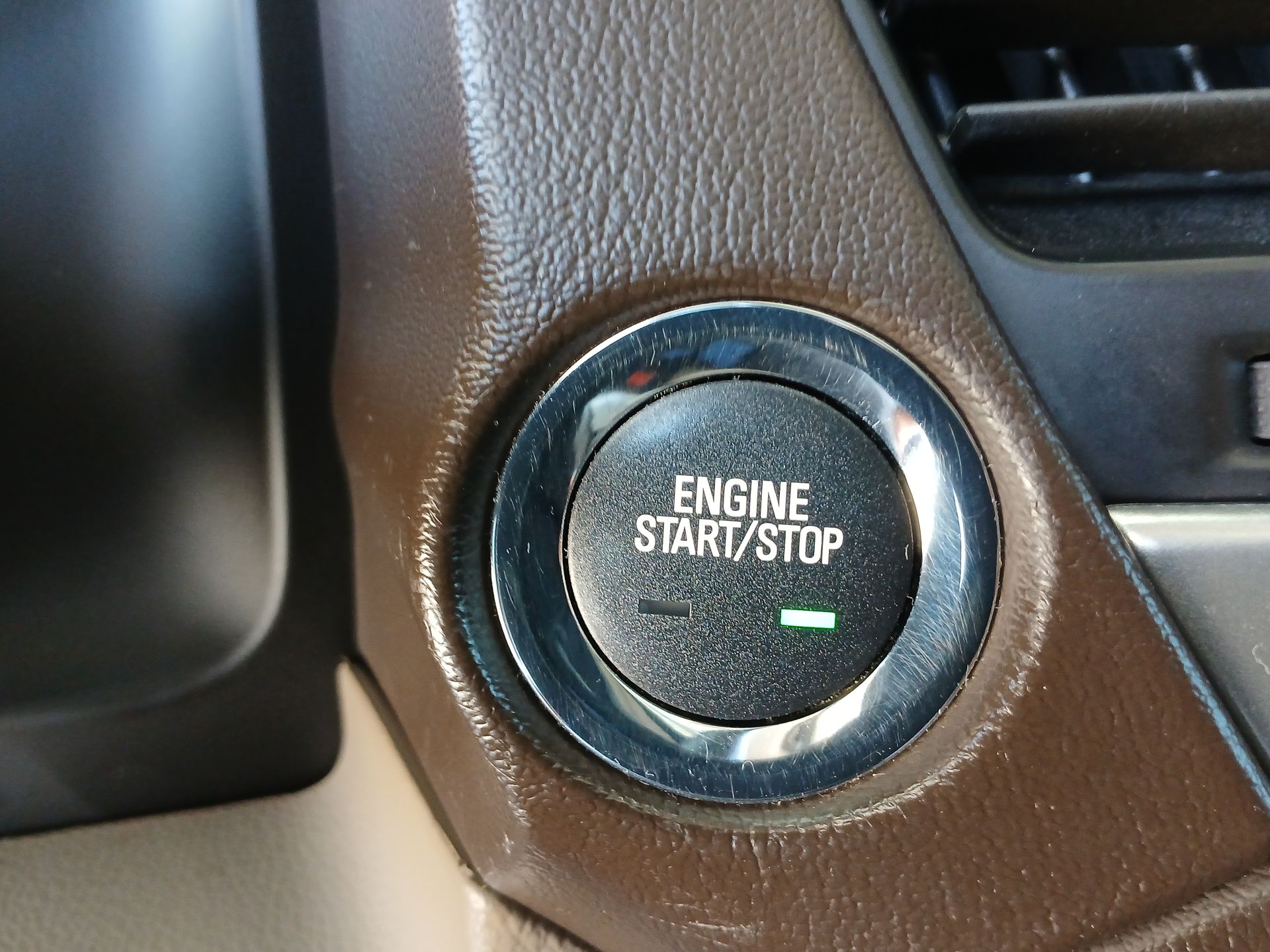 2018 Chevrolet Suburban LT photo 17