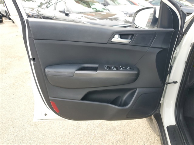 2020 Kia Sportage LX photo 18