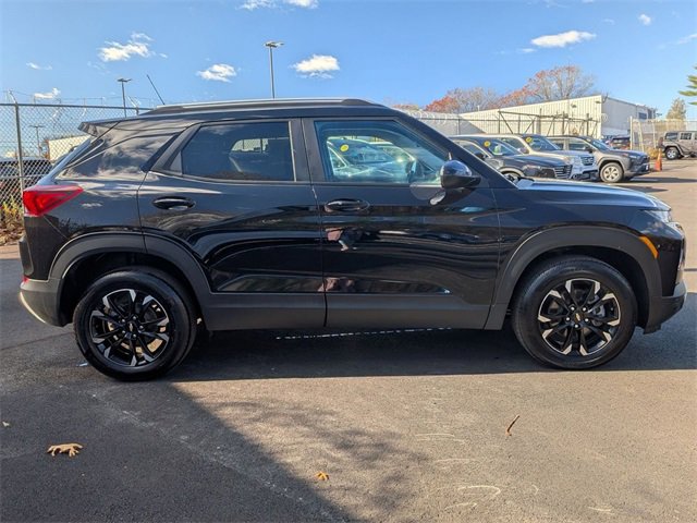 2022 Chevrolet Trailblazer LT photo 2