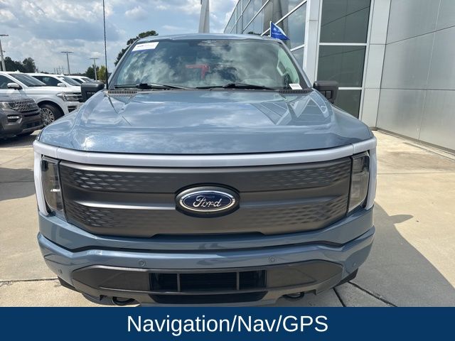 2023 Ford F-150 Lightning XLT photo 2