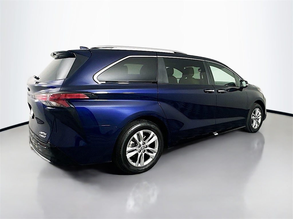 2024 Toyota Sienna Limited photo 16