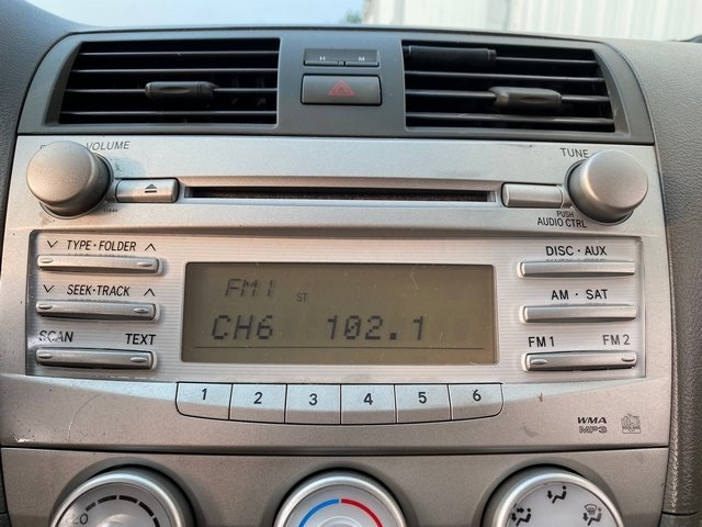2011 Toyota Camry LE photo 9