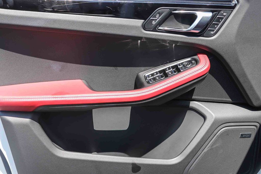 2024 Porsche Macan S photo 21