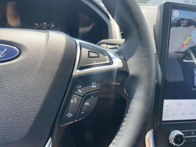 2024 Ford Edge Titanium photo 28