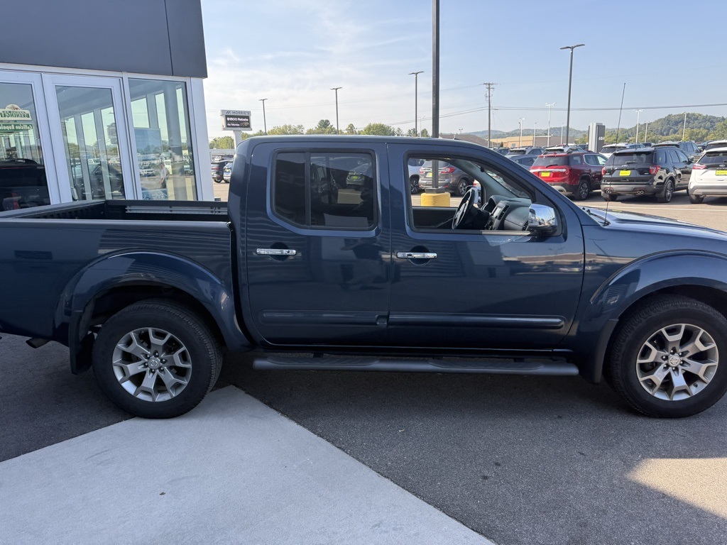 2019 Nissan Frontier SL photo 4