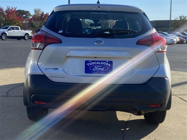2020 Nissan Kicks S photo 2