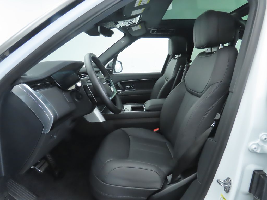 2025 Land Rover Range Rover SE photo 17