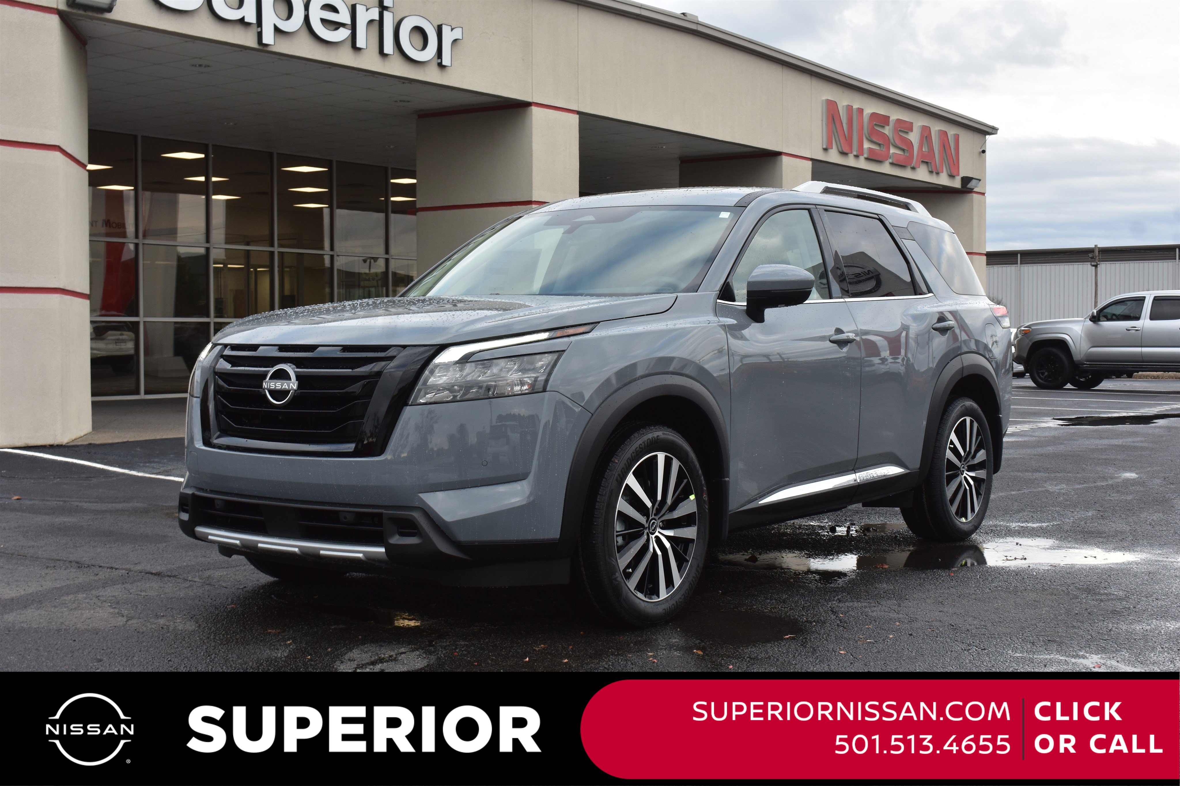 2025 Nissan Pathfinder Platinum's photo