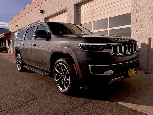2023 Jeep Wagoneer L Series II photo 2