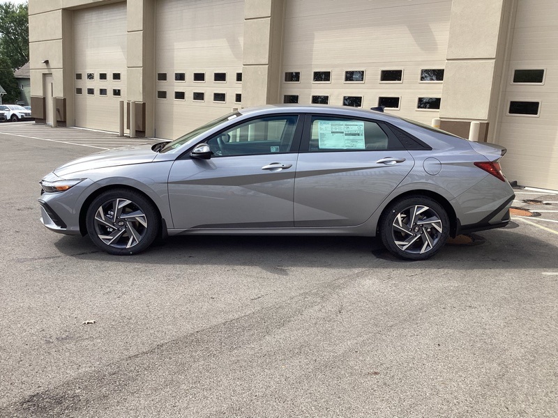 2025 Hyundai Elantra SEL Sport photo 4