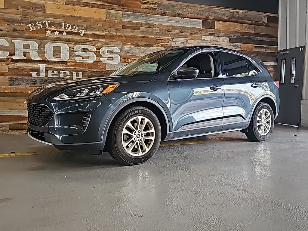 2022 Ford Escape SE photo 3