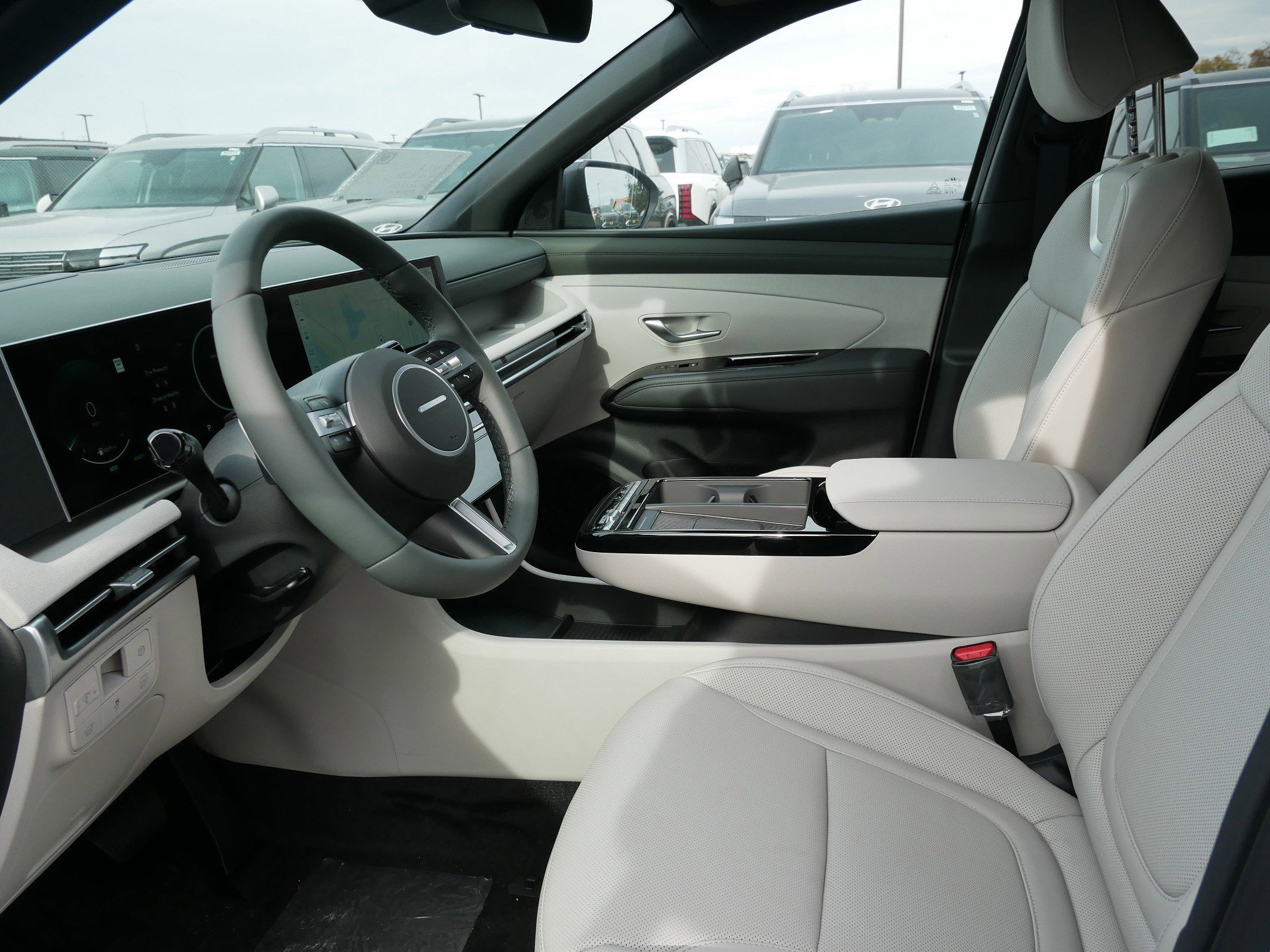 2026 Hyundai Tucson Hybrid Limited photo 4