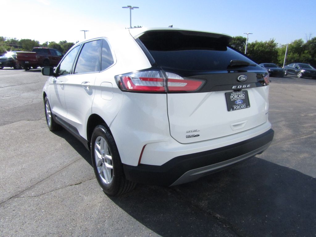 2022 Ford Edge SEL photo 3