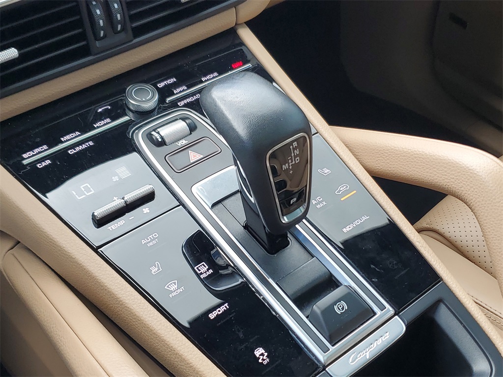 2022 Porsche Cayenne Platinum Edition photo 27