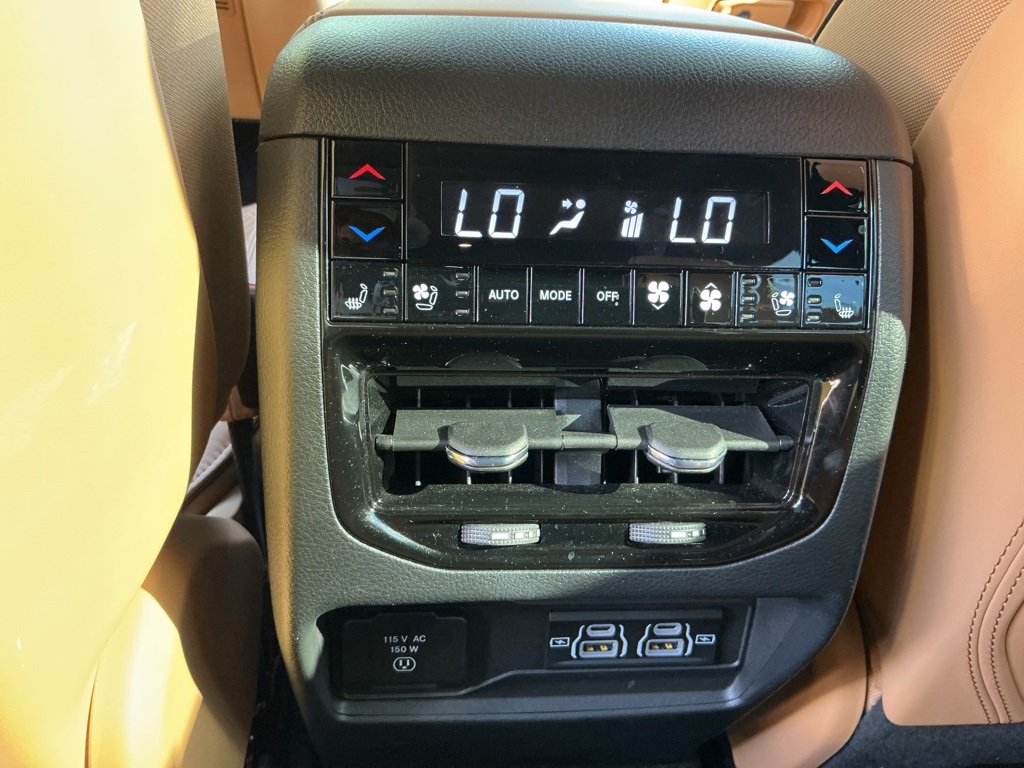 2024 Jeep Grand Cherokee Summit photo 27