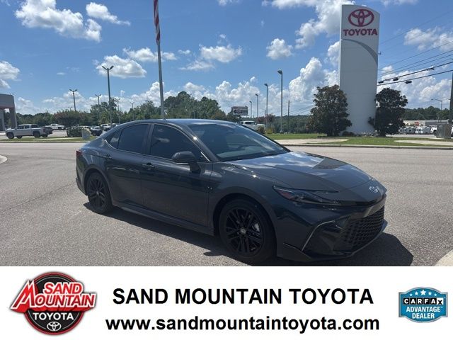 2025 Toyota Camry SE's photo