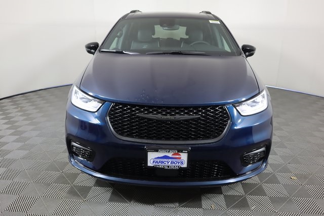 2025 Chrysler Pacifica Hybrid photo 3