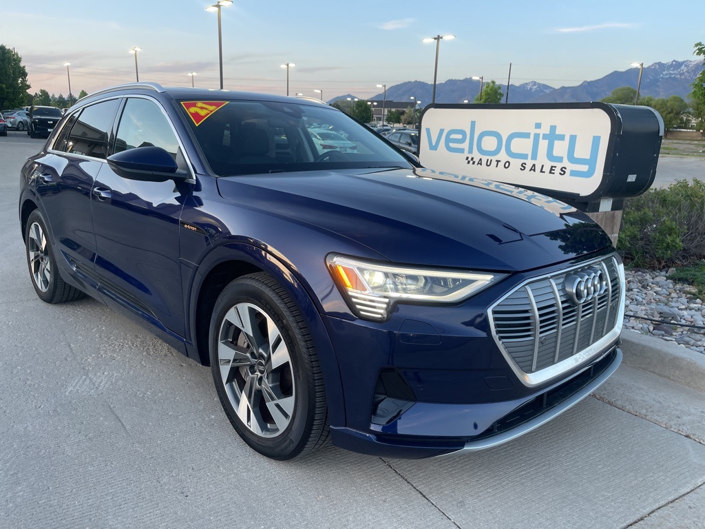 2021 Audi e-tron Premium's photo