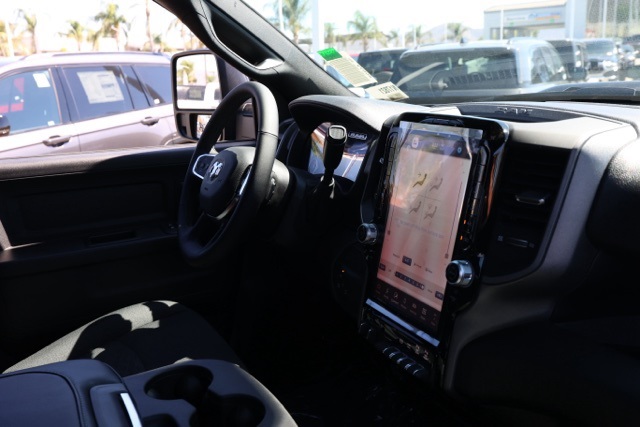 New 2026 Diamond Black Crystal Pearl-Coat Exterior Paint RAM Tradesman image 18