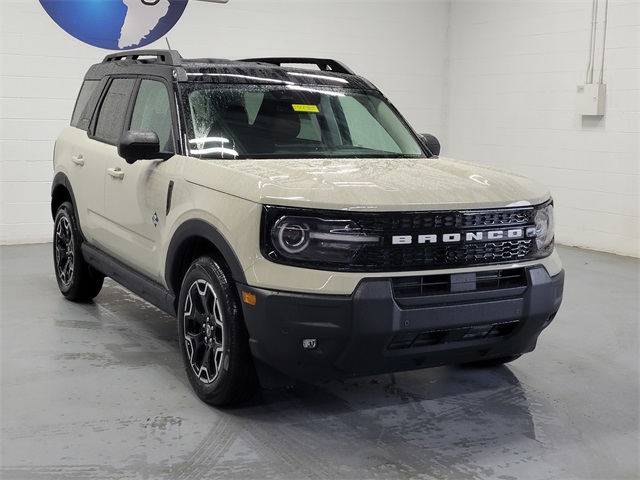 2025 Ford Bronco Sport Outer Banks photo 2