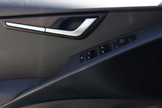 2023 Kia Niro LX photo 21