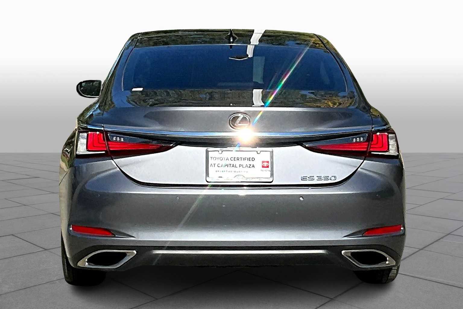 2019 Lexus ES Luxury photo 4