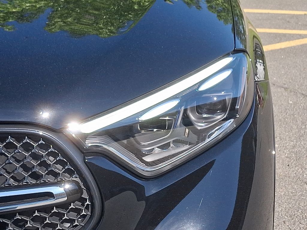 2025 Mercedes Benz GLC 350e 4MATIC photo 5