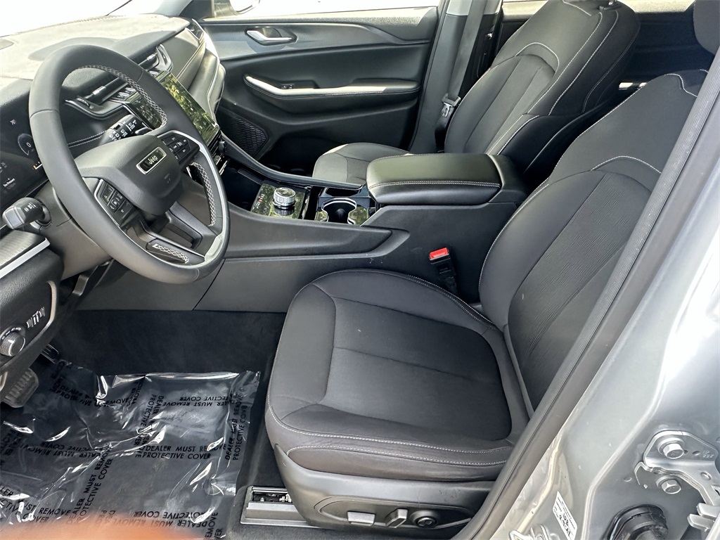 2023 Jeep Grand Cherokee Laredo photo 17