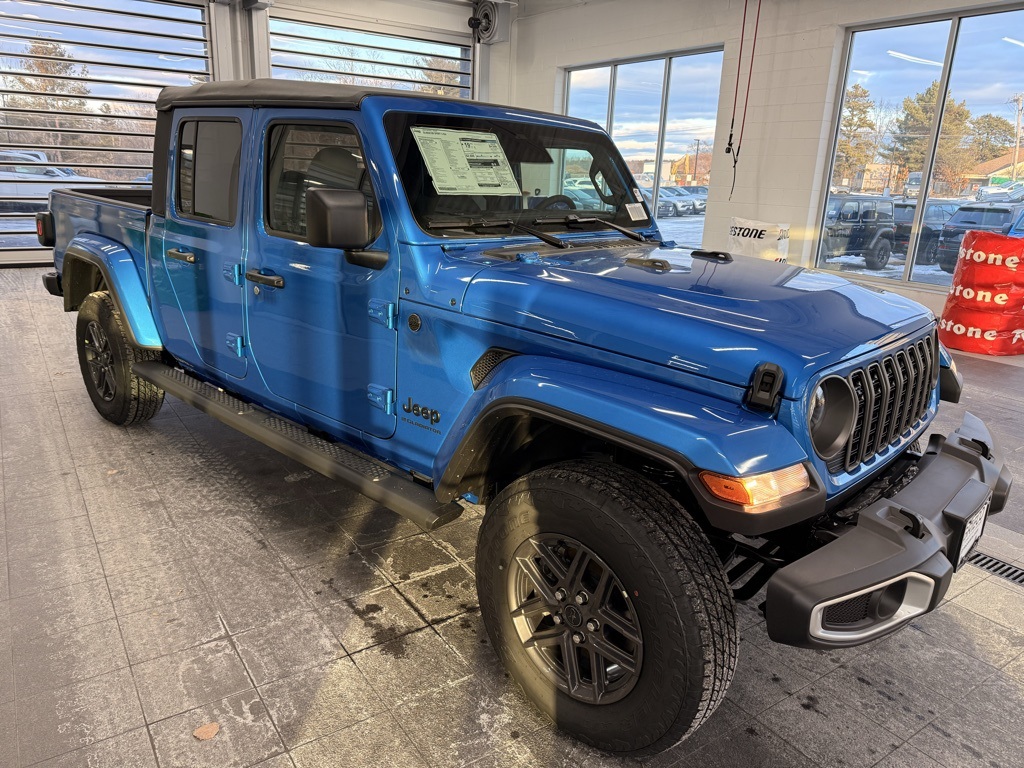 2026 Jeep Gladiator Sport S's photo