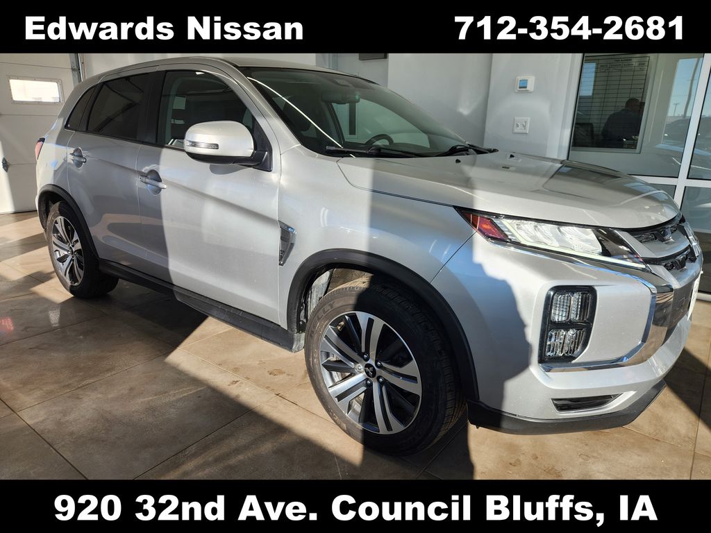 2022 Mitsubishi Outlander SE's photo