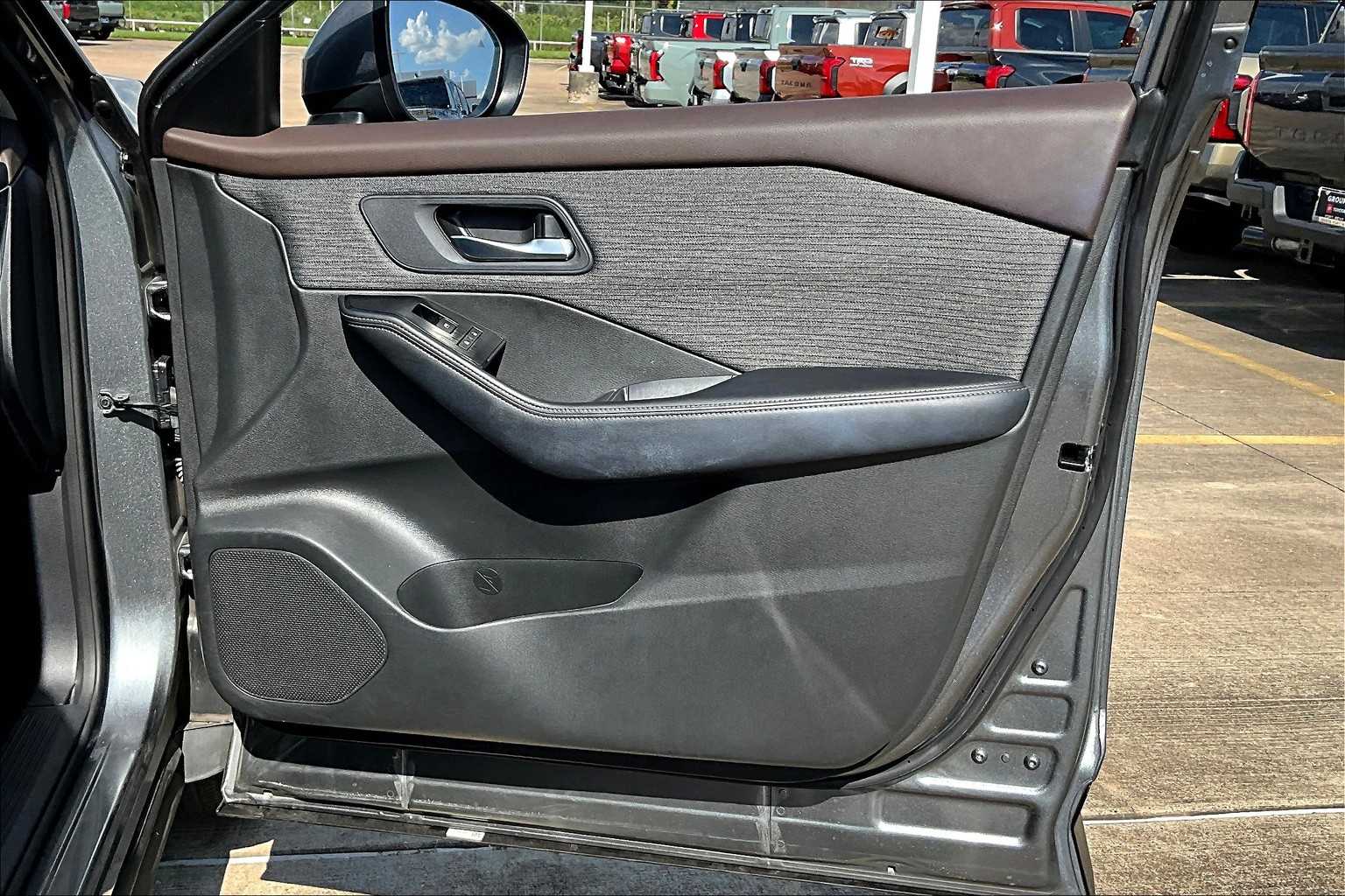 2023 Nissan Rogue SV photo 18