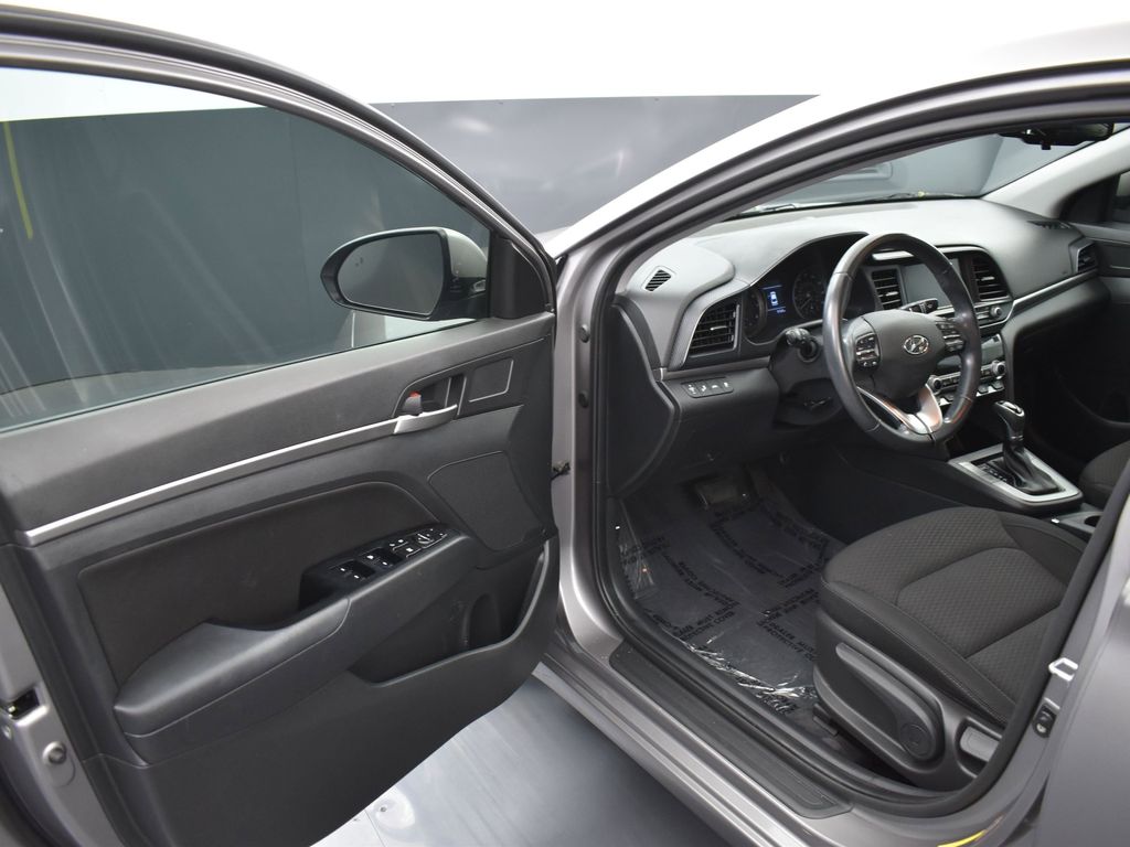 2020 Hyundai Elantra Value Edition photo 6