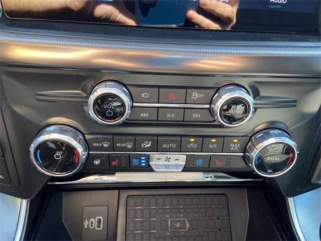 2025 Ford F-150 Platinum photo 10