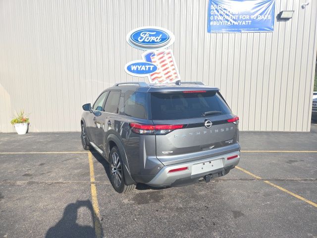 2022 Nissan Pathfinder Platinum photo 2