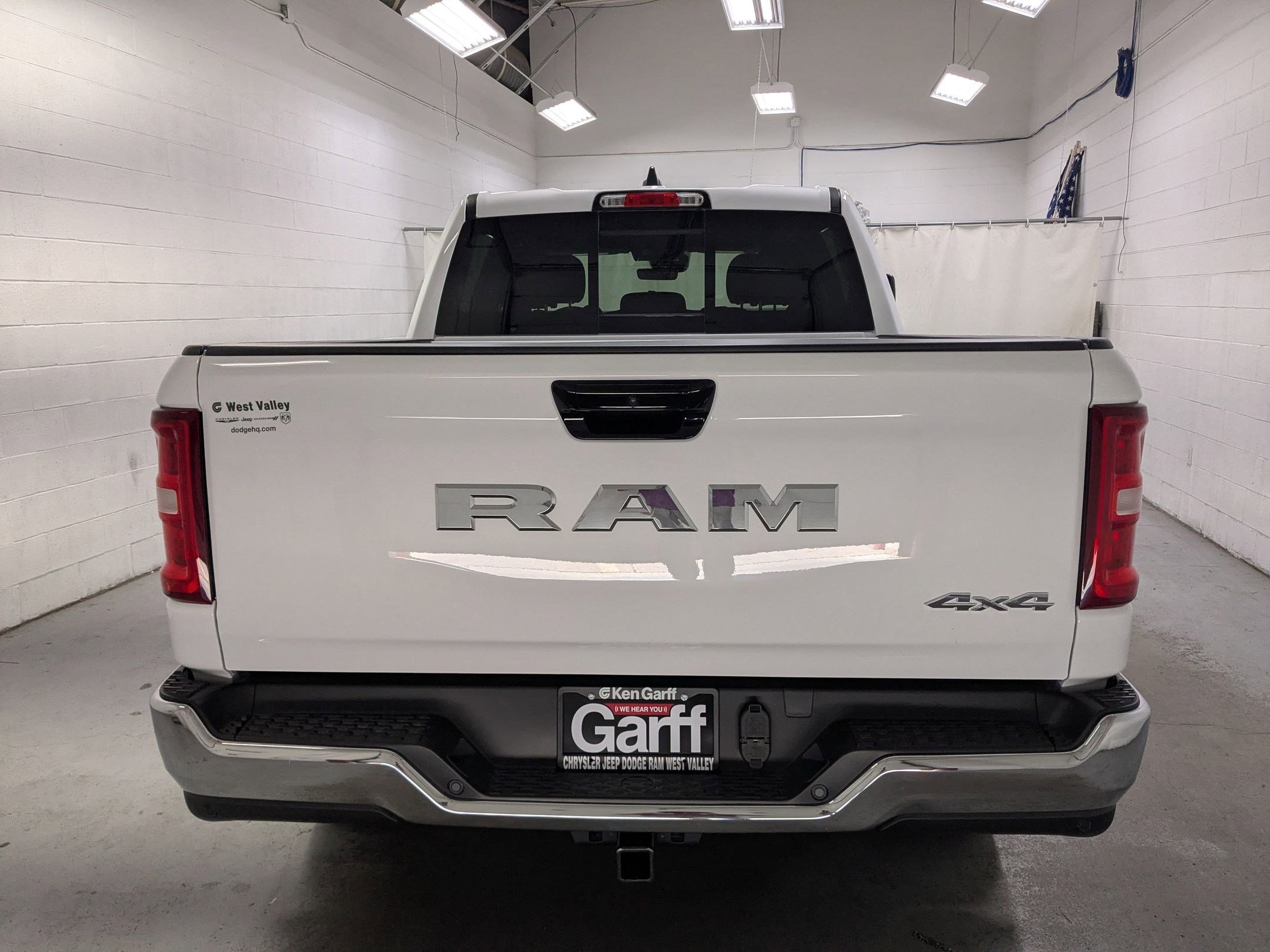 2025 Ram 1500 Tradesman photo 3