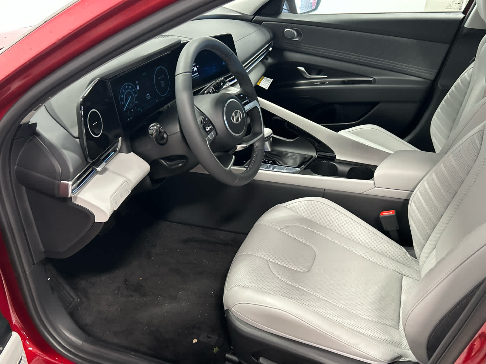 2025 Hyundai Elantra Hybrid Limited photo 32