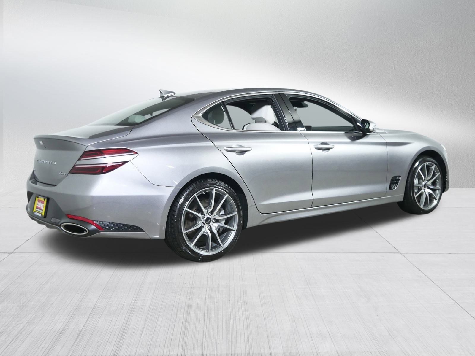 2024 Genesis G70 2.5T photo 7