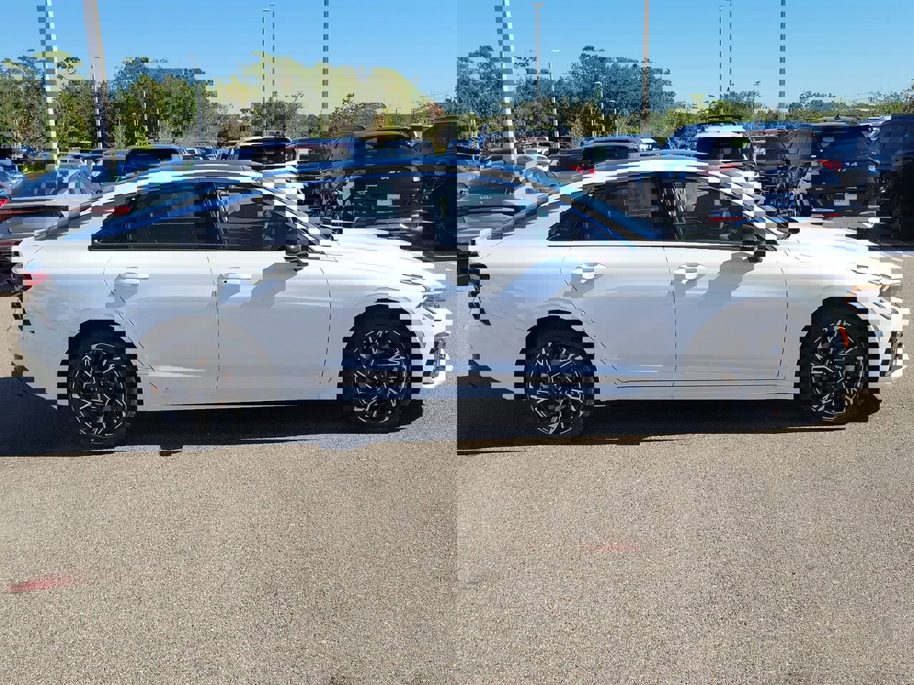 2025 Kia K5 GT-Line photo 4