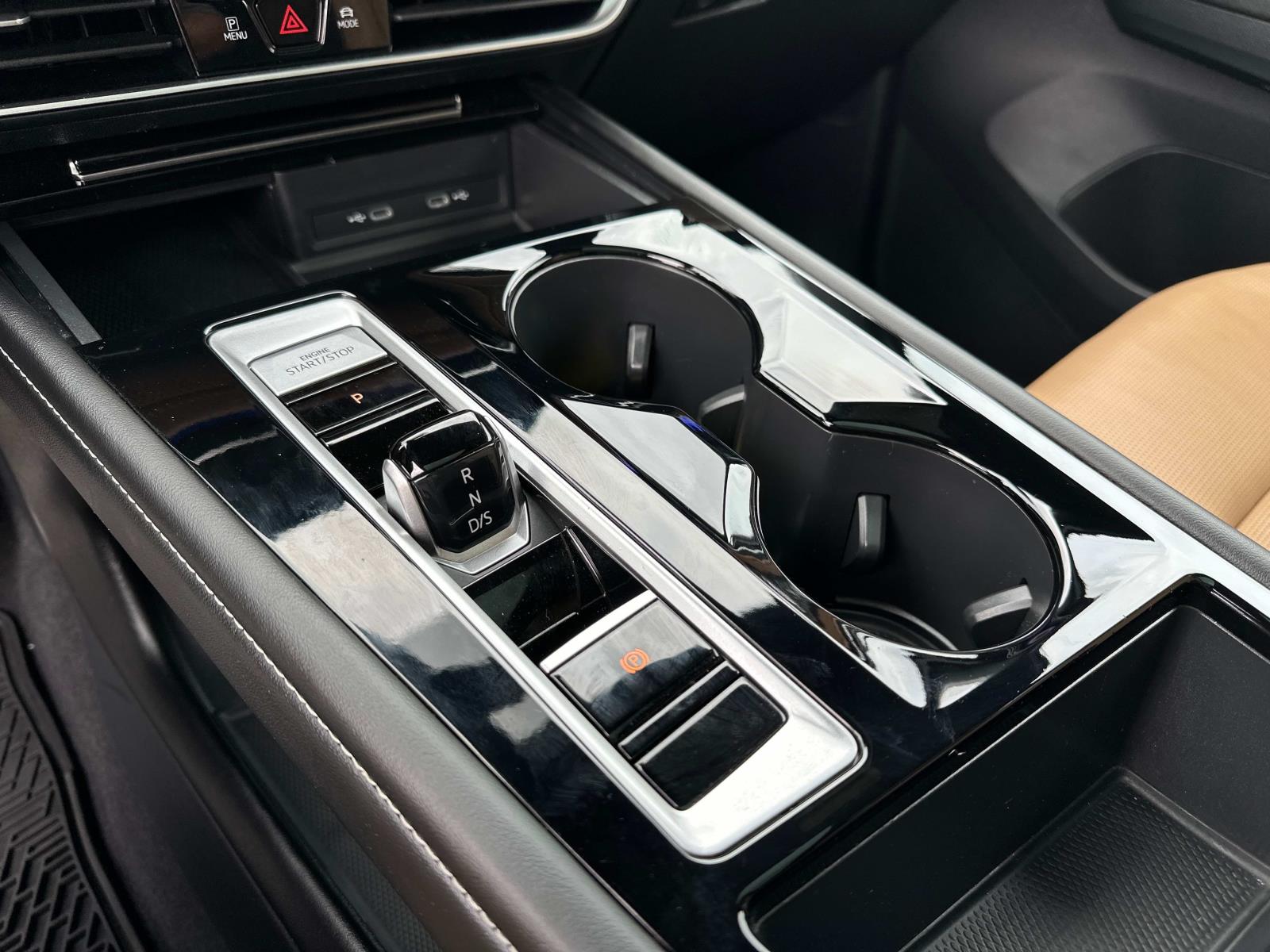 2024 Volkswagen Atlas Cross Sport SEL R-Line photo 13