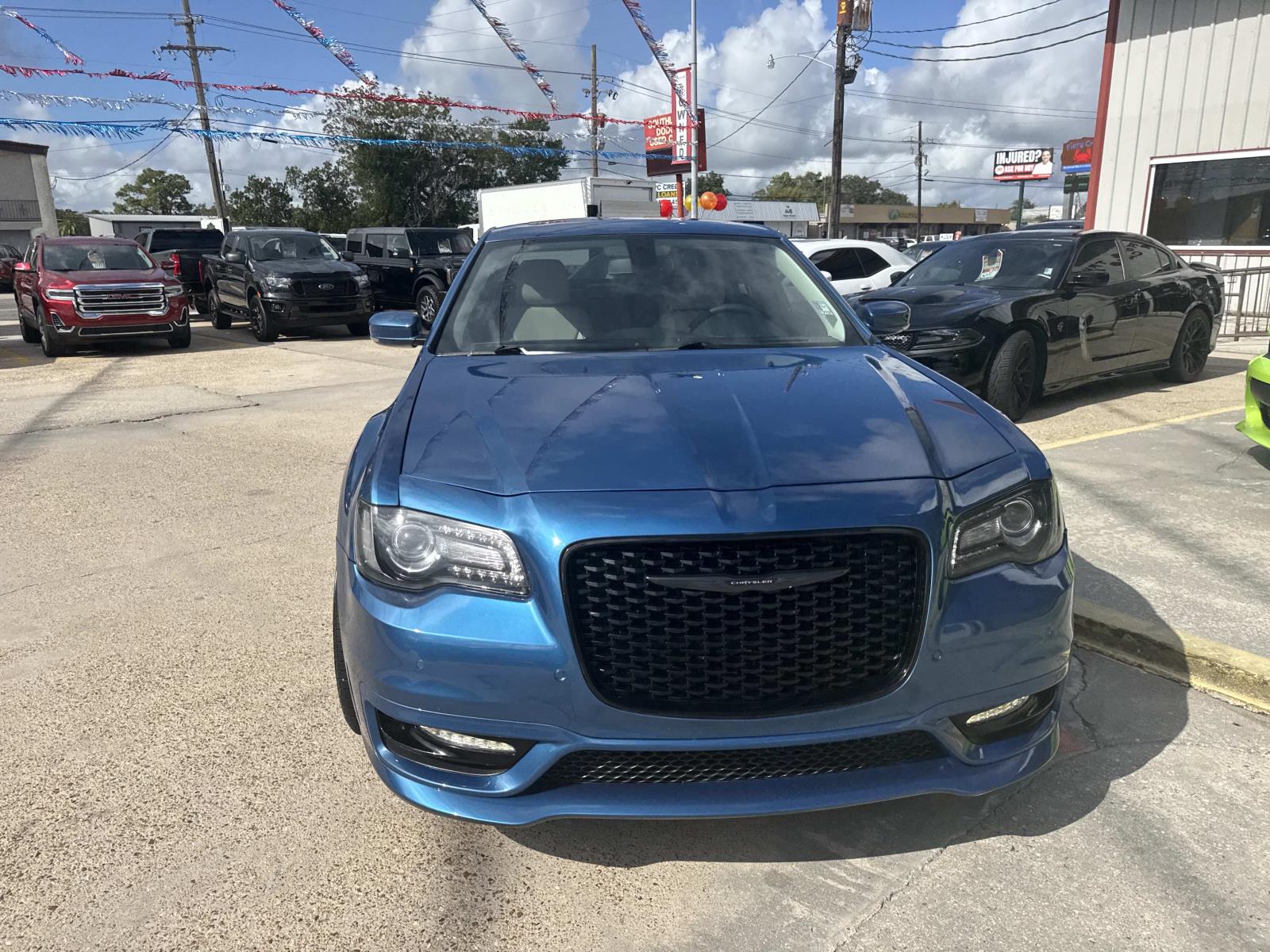 2023 Chrysler 300 Touring L photo 2