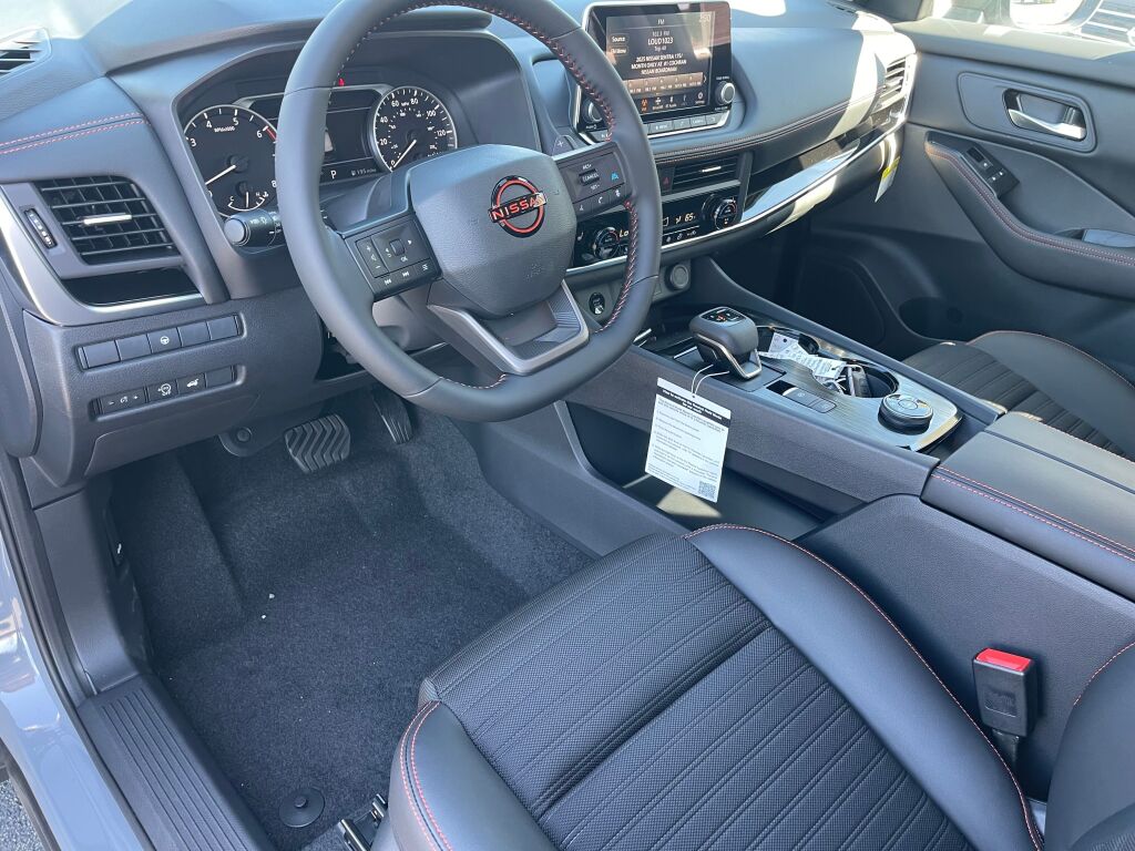 2026 Nissan Rogue SV photo 6